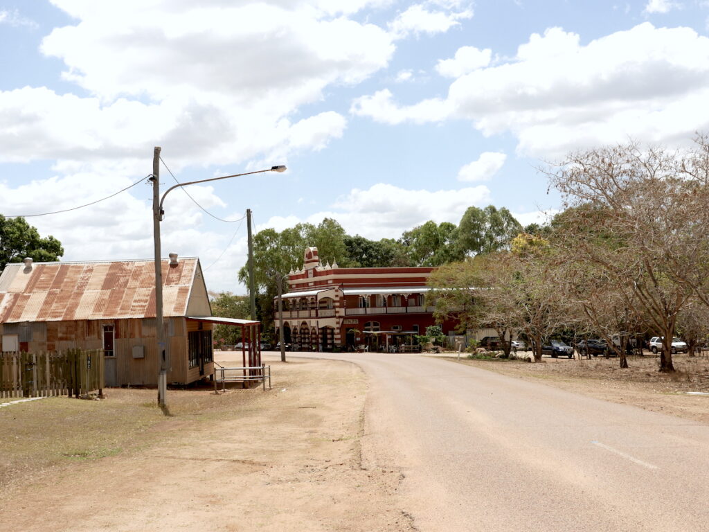 The entry to Ravenswood looking south. A sense of Place Ravenswood.